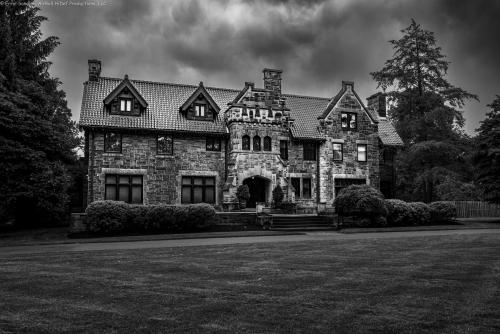 dungeonhouse Q1002285