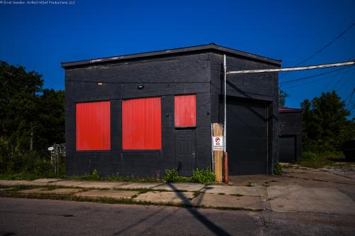 noparkingorangewindowsgardeninback M1P01917